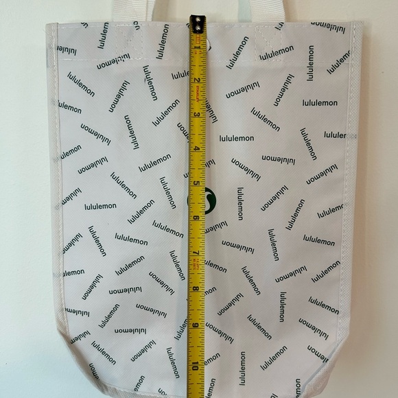Lululemon reusable gift bag - Picture 5 of 5